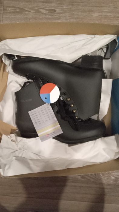 Коньки фигурные новые.42 размер.