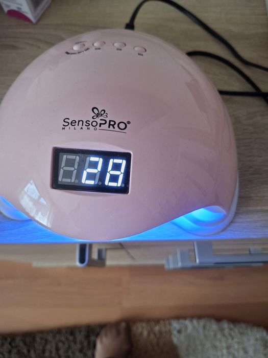 Vind lampă de unghii cu gel nouă, electrică ,fără etichetă.