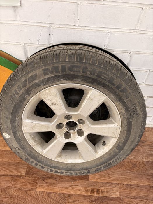 Продам запаску 225/65R17