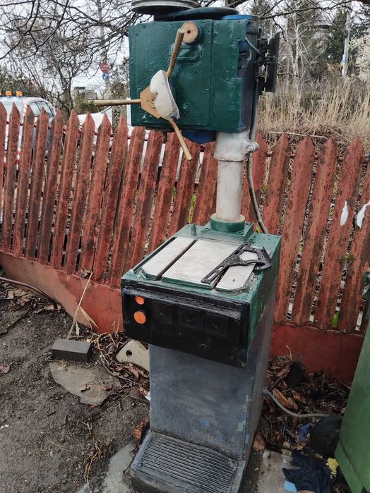 Mașina de găurit cu coloana electrica românească cu viteze