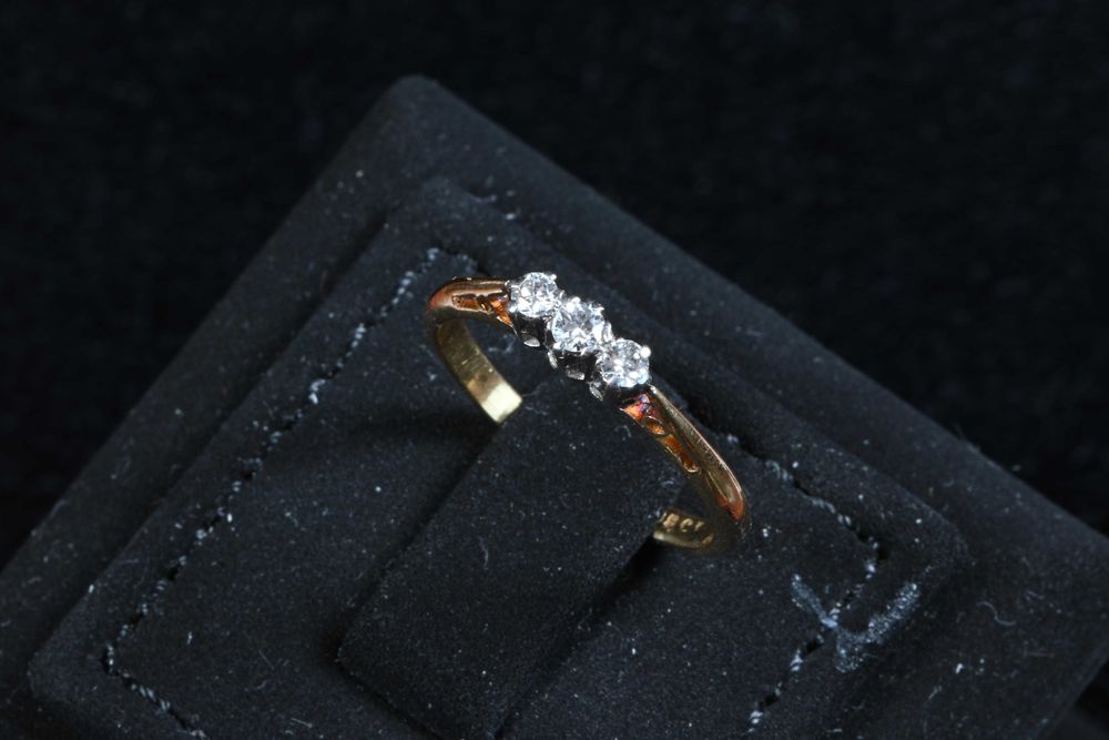 Пръстен Злато 750 и Платина с 3 Диаманта 0.17 карата Размер 53 1/2