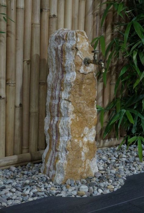 Градинска чешма от естествен камък