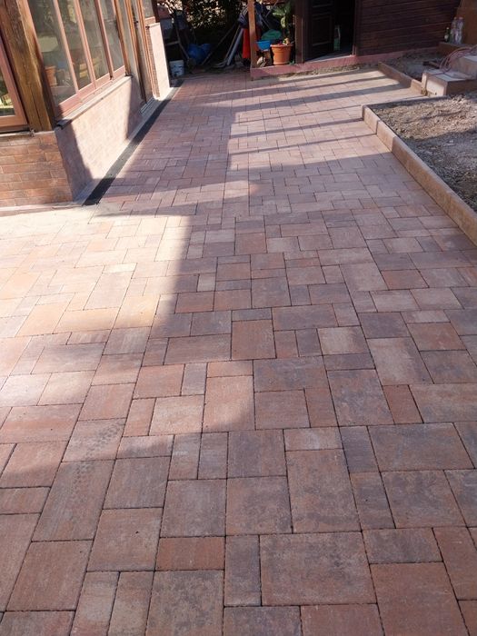 Montaj. pavaje borduri rigole piatra travertin gazon județul Iași