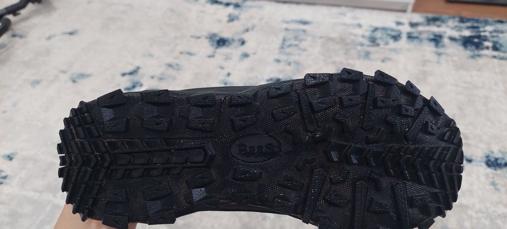 Продам кроссовки зимние