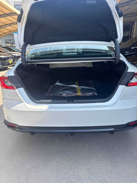 Toyota Camry 2025 — 7