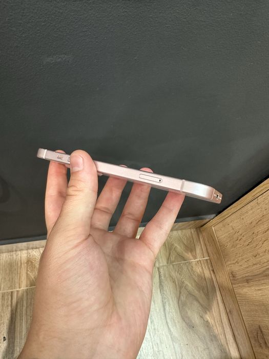 iPhone 15 128GB розовый