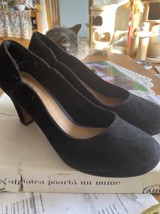 Pantofi clarks 39 negri piele natirala intoarsa