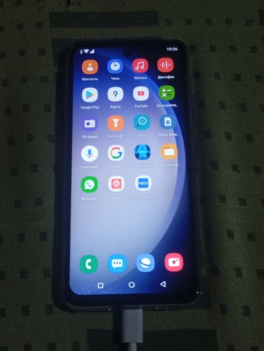 Продам телефон Самсунг S24Ultra