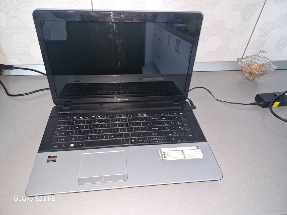 vând laptop Gatewaiy pentru piese