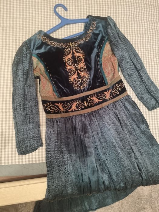 Продаю платье женское