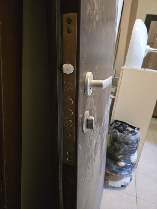 Входна външна врата Gerda с две ключалки и вътрешно заключване