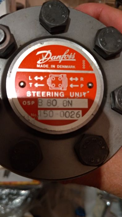 Vând diferite piese tractor