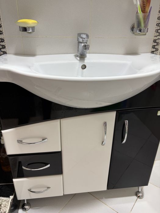 Раковина с тумбой