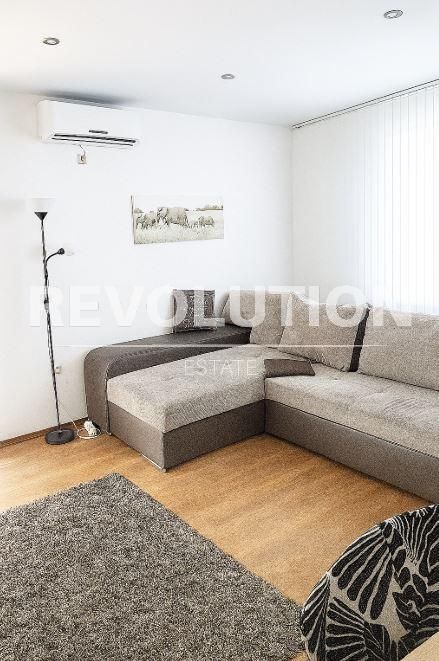 Дава се под наем Тристаен апартамент в Варна, Цветен квартал - 113 кв.м за 600 € - Снимка #2