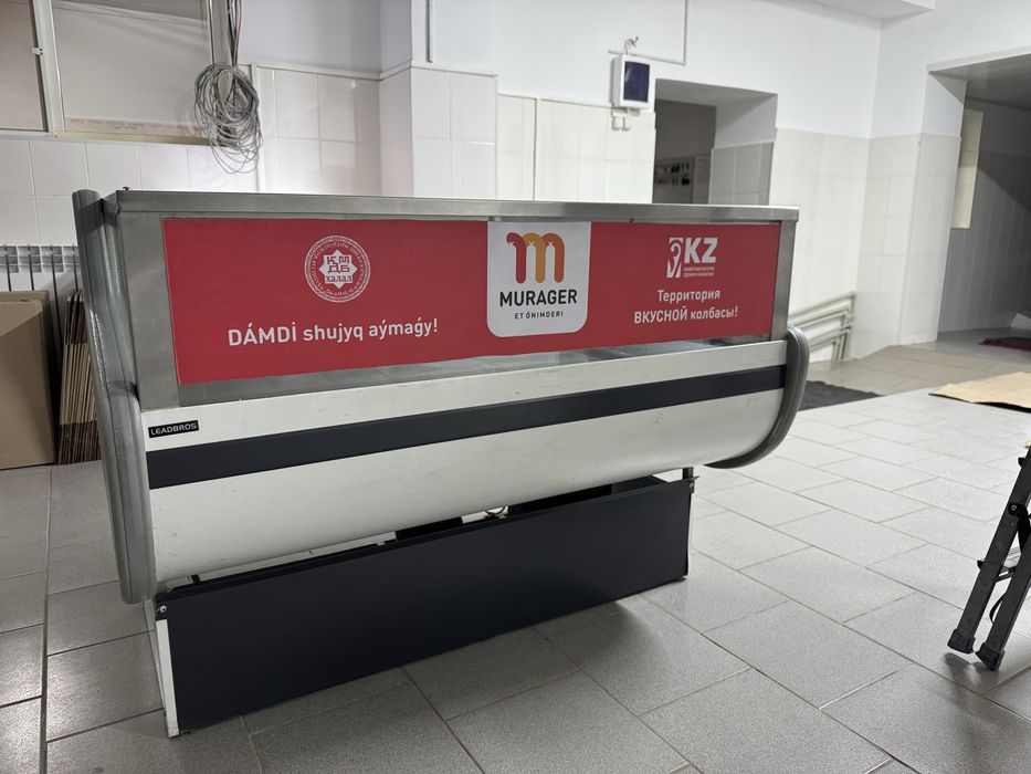 Витринный холодильник Leadbros