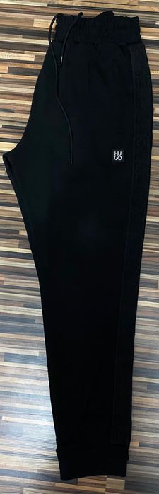 Vând compleu nou de bărbați Hugo