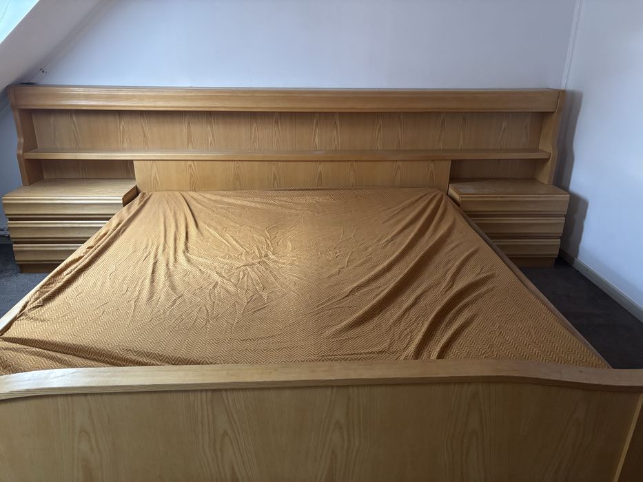 Pat matrimonial lemn cu prize si veioze