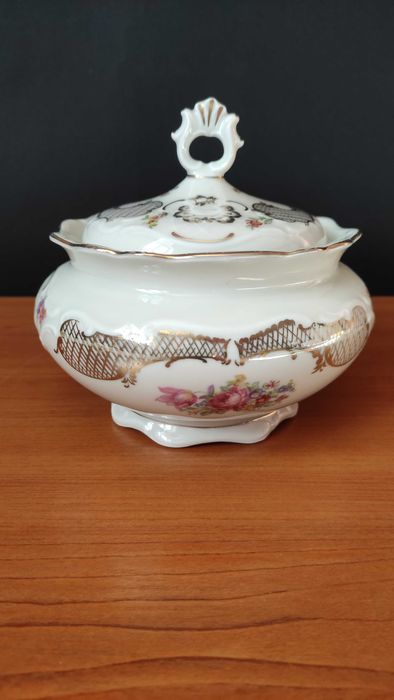 Голяма немска барокова захарница с цветя и злато