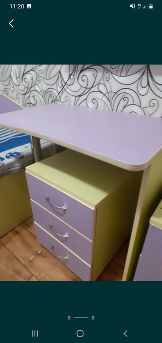 Продам 2 тумбочки и 2 стола