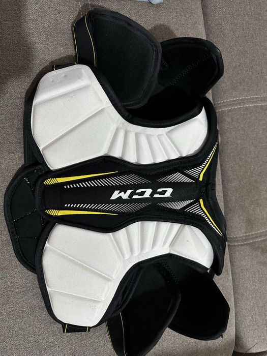 Шорты хоккейные 20000тг. Защита груди 30000тг