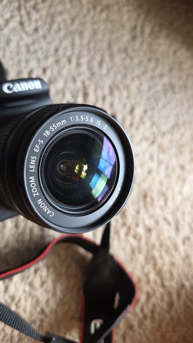 Canon EOS 2000D + обектив