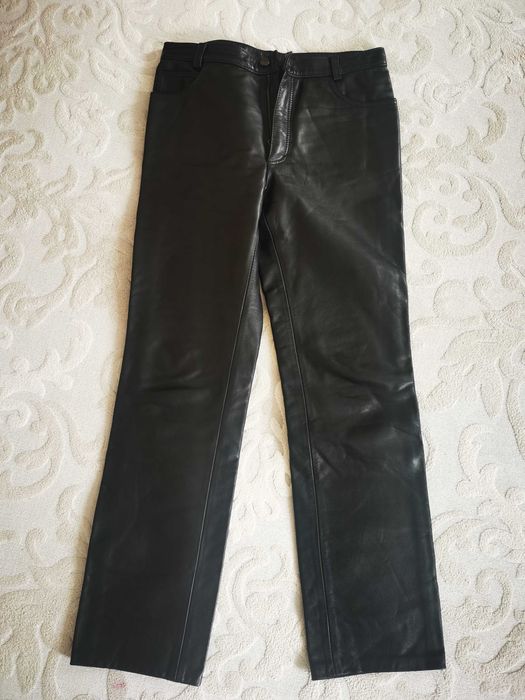 Кожаные женские брюки.