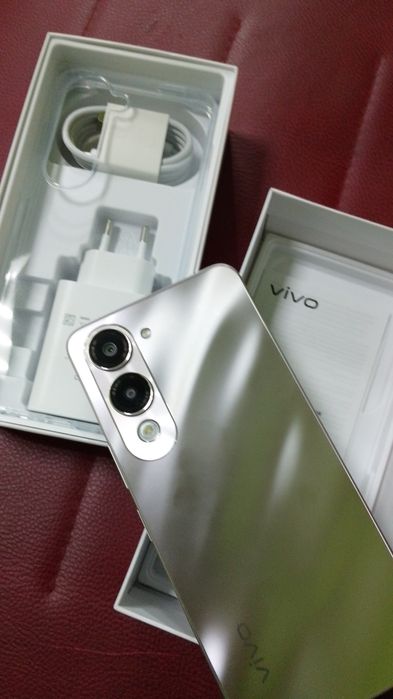 Продам смартфон Vivo Y 04