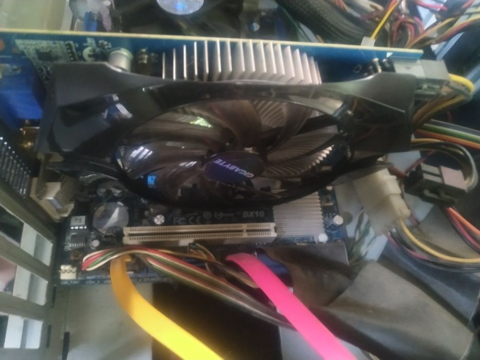 Продавам Перфектен Компютър с Монитор