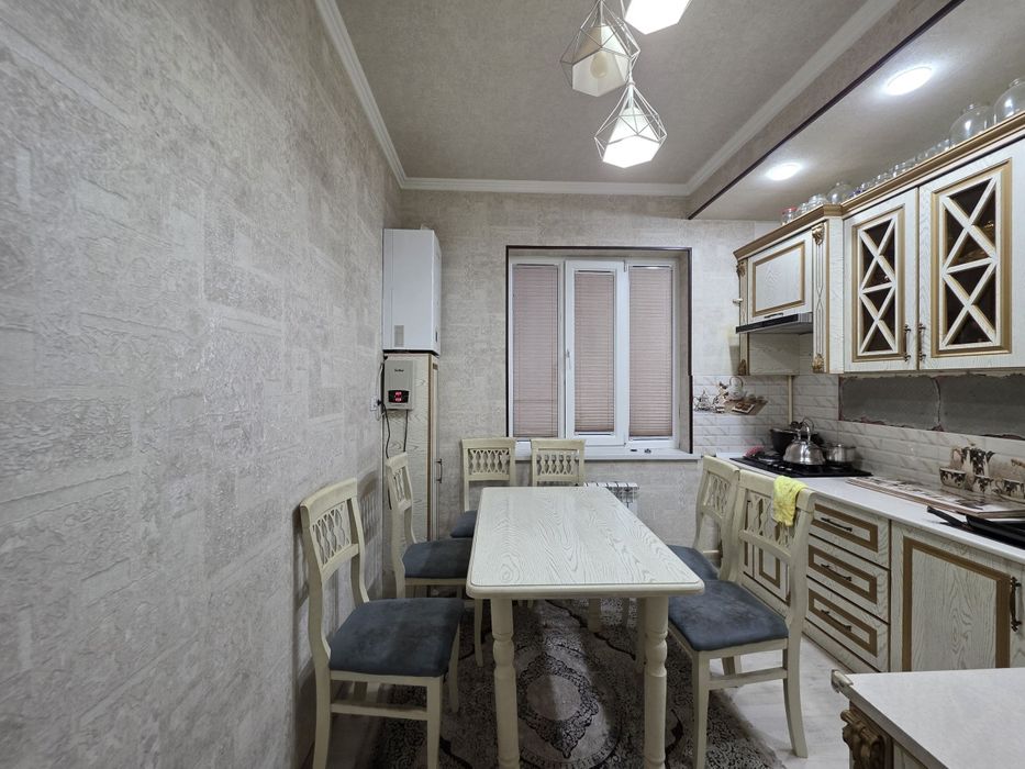 Фарғона шахар хокимяти олдида Янги курилган Дом 3х квартира