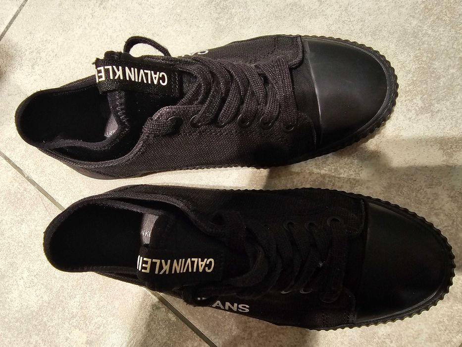 Маратонки Calvin klein 36 размер.