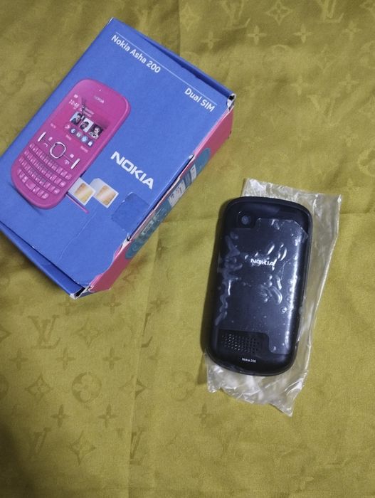 Assalom alekum Telefon Sotiladi Original Nokia asha 200