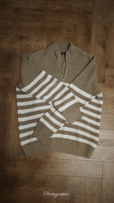 Свитер коричневый