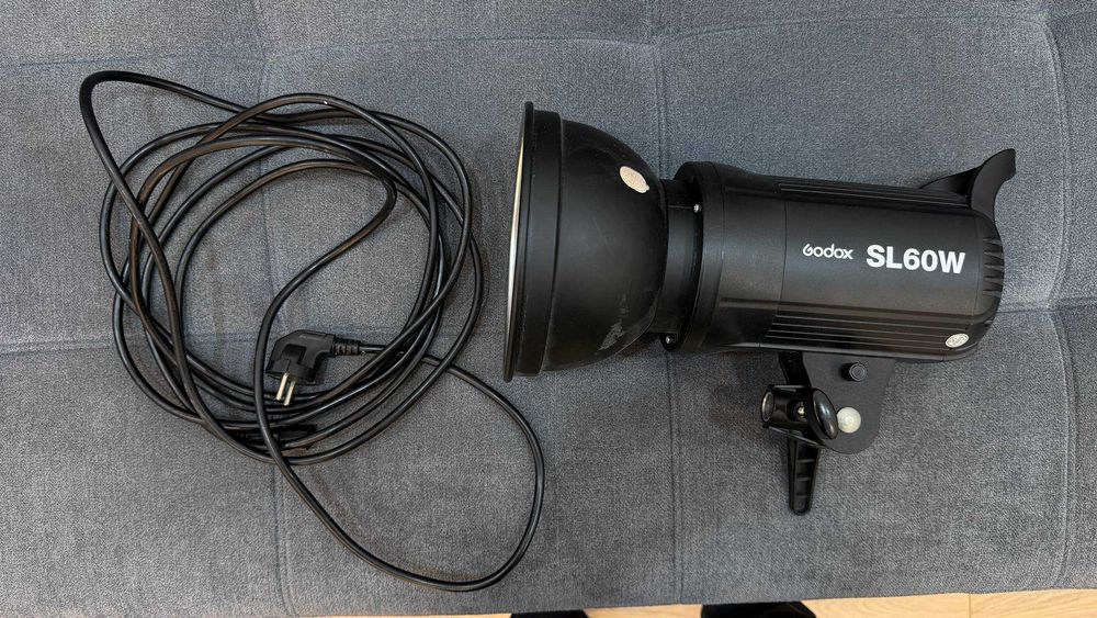 Продам постоянный студийный свет Godox SL60W