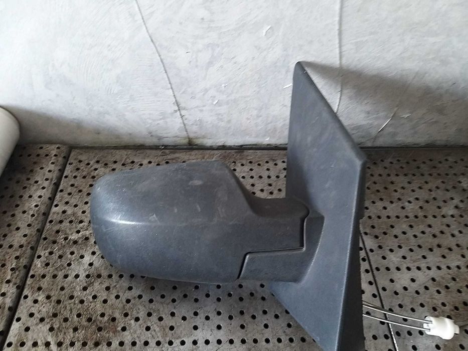 Oglinda manuala dreapta ford fiesta 5 3004700