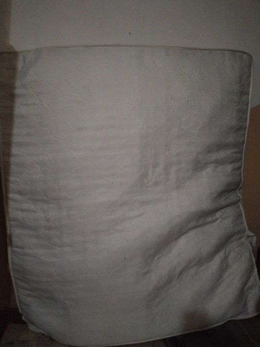 Матрац 2-х спальный, в хорошем состоянии, белый