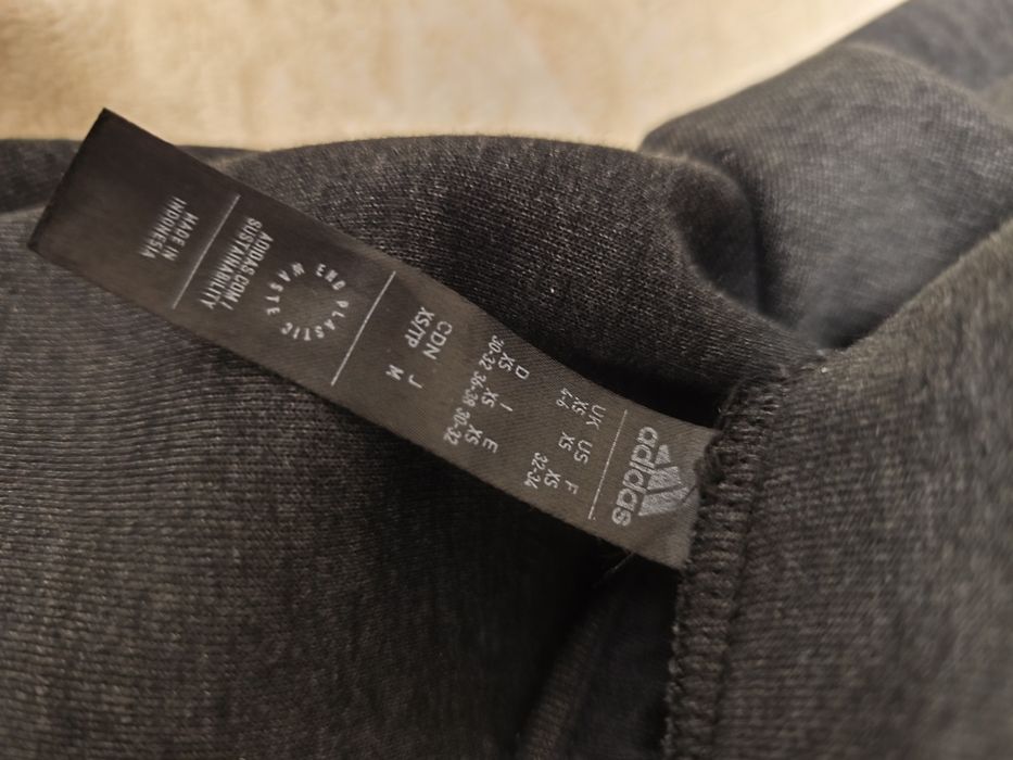 Продавам дамски екип Adidas