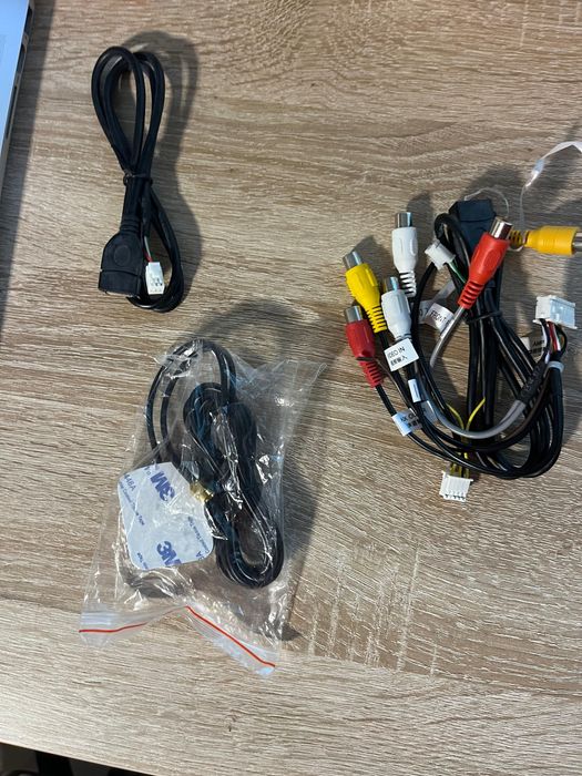 Navigație 2DIN 7” Bluetooth MirrorLink Camera Marșarier USB GPS