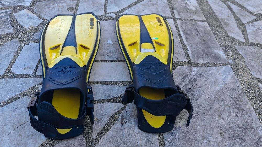 Плавници Beuchat размер M-L ,като нови