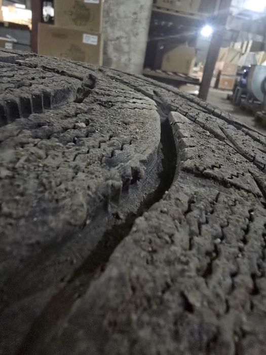 Резина зимняя Bridgestone  235/55-19
