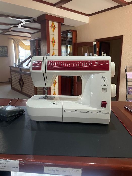 Продам швейную машинку