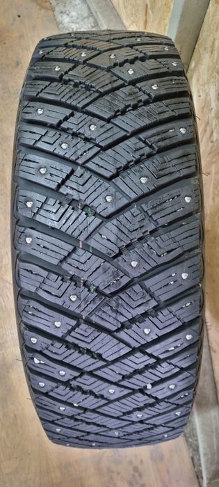 Продам Шипованные шины