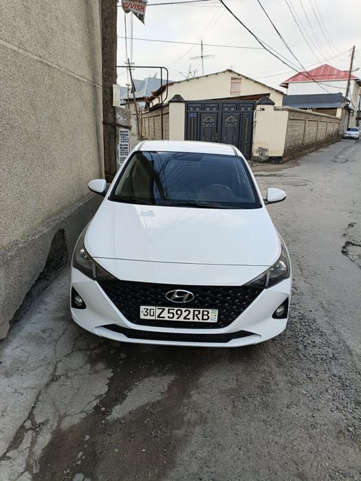 Продаю машину очень хорошая hyundai accent 2020 год пробег 59.000