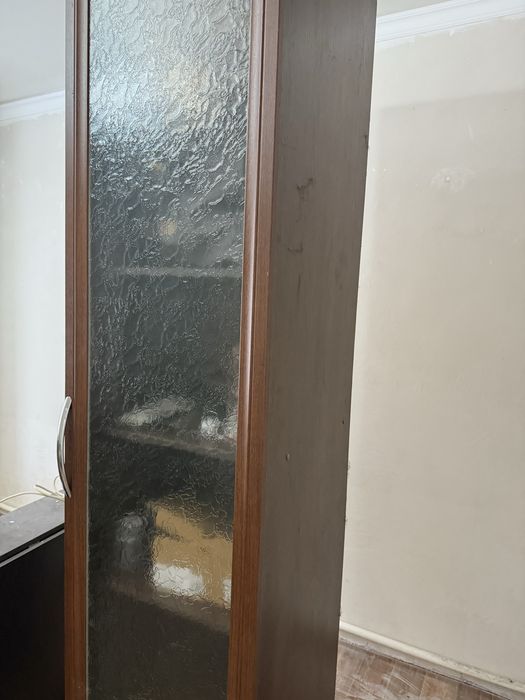 Шкаф пенал со стеклом