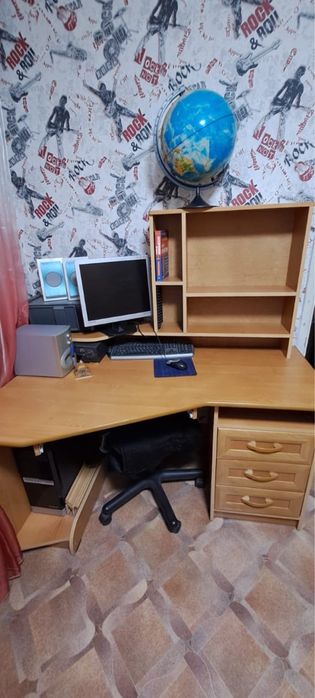 Котмплект шкафов и стол