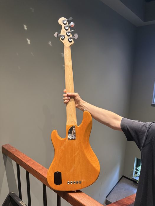 Fender deluxe jazz bass V USA