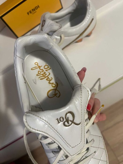 Vând ghete fotbal ediție limitată