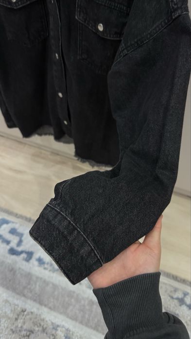 Джинсовка в черном цвете