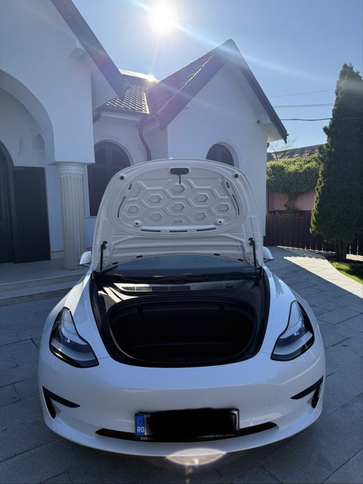 Tesla Model 3 SR+ masina electrica superba