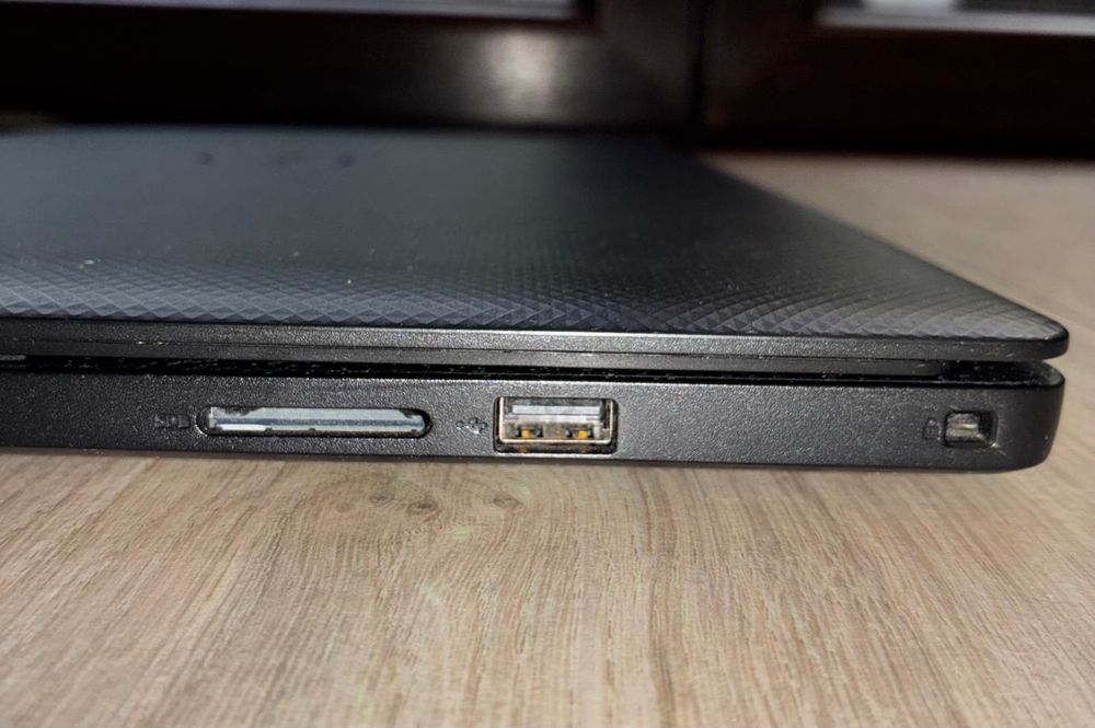 Dell Vostro 3583 | i5-8265U | 8GB RAM | SSD 256GB | Windows 11 Pro