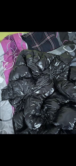 Geaca moncler lucioasa fac si schimb